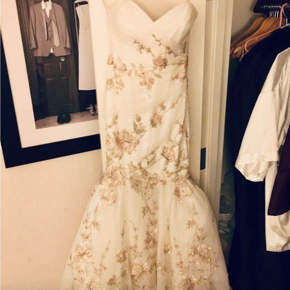 Elegant Cream Floral Wedding Dress - Picture 3 of 4